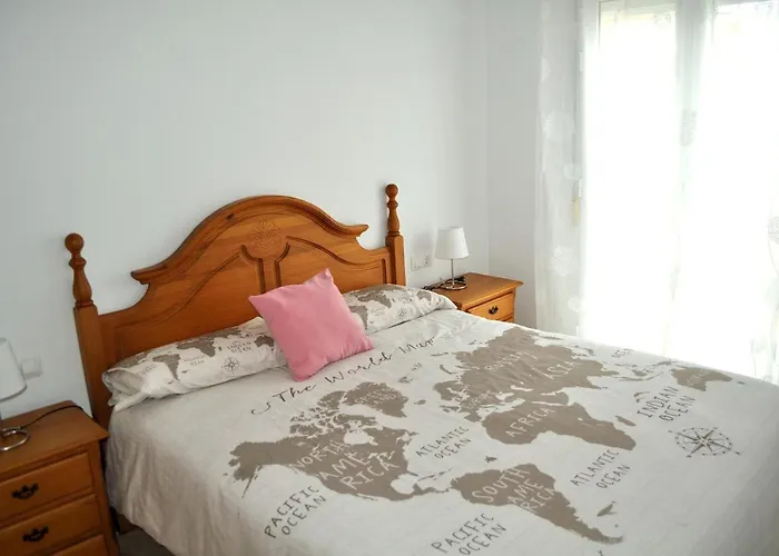 Miguel Hernandez, Centro, 3 Dormitorios, By Bookindenia * Денія